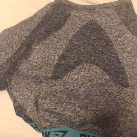 SUPER cute workout top - Picture 2 of 2